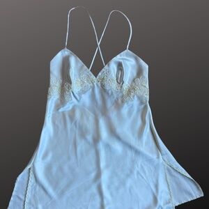 VINTAGE VICTORIA'S SECRET IVORY SHORT SLIP, SMALL, NEW CONDITION, NEVER WORN